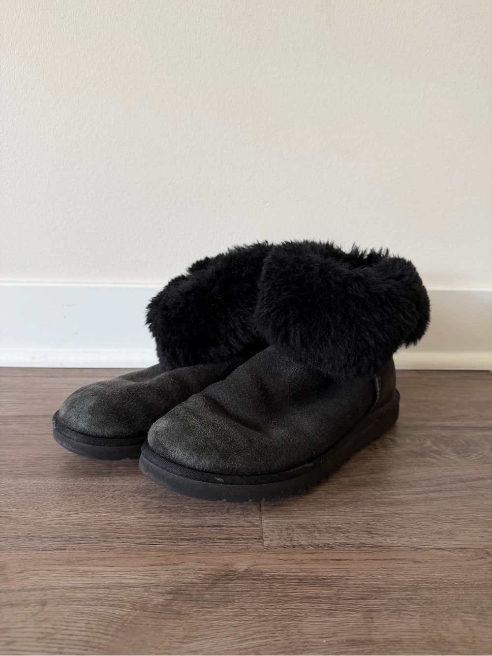 UGG Bailey Button Boots Black Women’s Size 8
